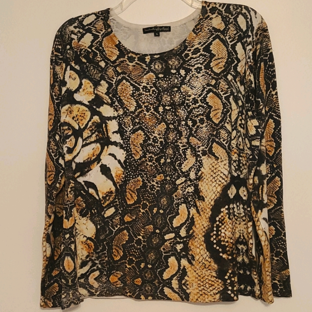 Pierri snakeskin sweater  Pit to pit 22 inches, length 24 inches  T3